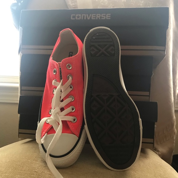 Bright orange converse - Picture 4 of 5